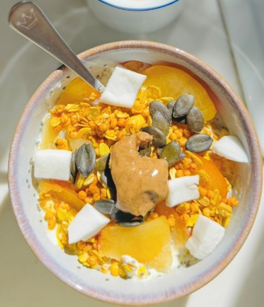 Crunchy Queen Müsli-Adventskalender Deluxe 2026 + 2 Geschenke